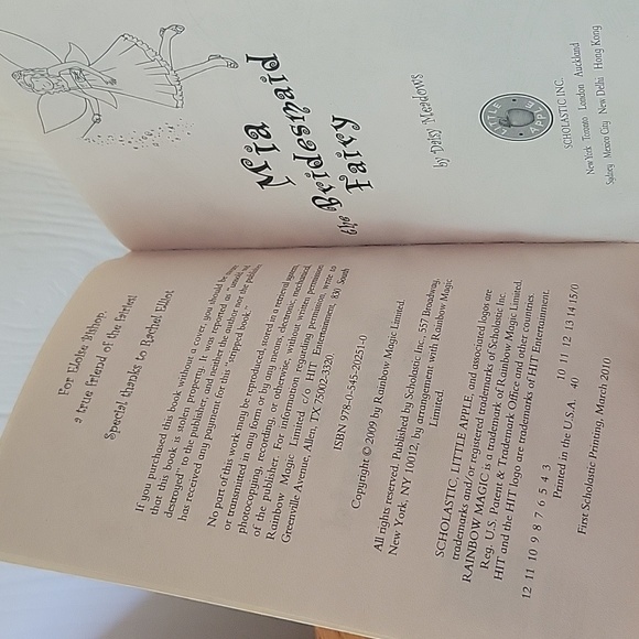 ● Book: Mia the Bridesmaid Fairy | Rainbow Magic - Picture 5 of 7